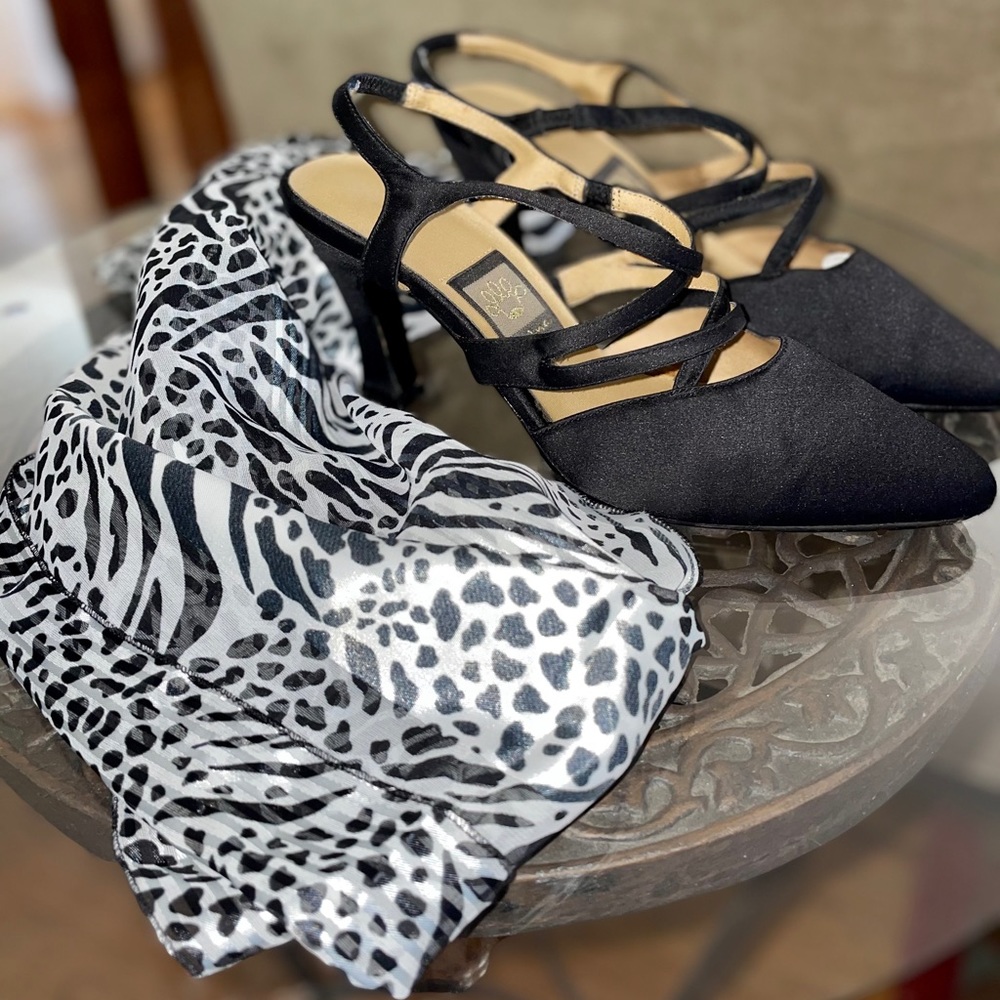 Nina Black Pumps and free animal print scarf